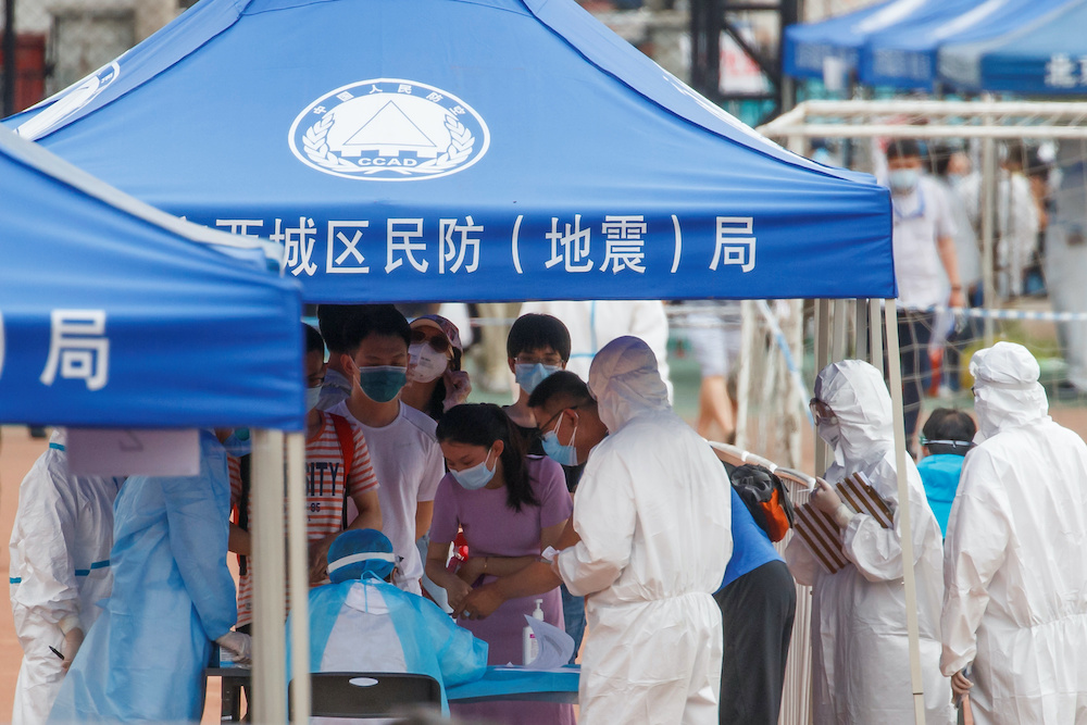 People line up to get tested at the Guangan Sport Center after an unexpected spike of cases of the coronavirus disease (Covid-19) in Beijing, China June 15, 2020. u00e2u20acu201d Reuters pic