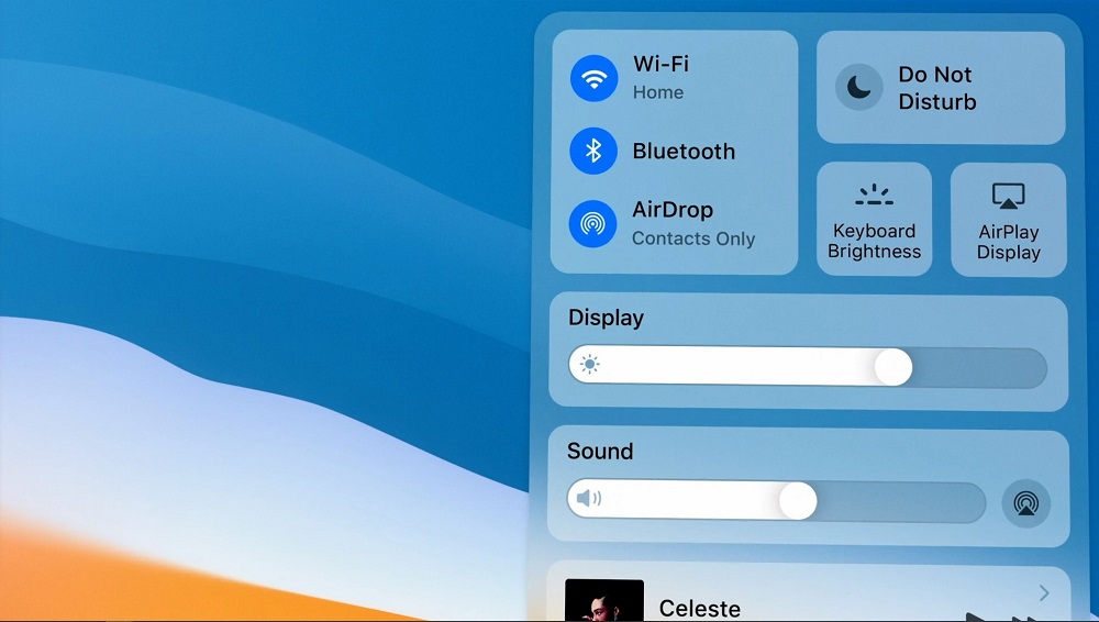 Apple’s new Control Centre on macOS functions very similarly to iPadOS’ Control Centre where all the essential options to affect the system are brought together. — SoyaCincau pic