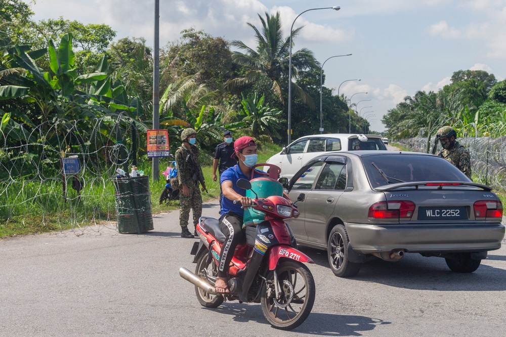 Army and police personnel man a roadblock at a road leading to Taman Langat Utama and Taman Langat Murni in Bukit Changgang June 3, 2020. u00e2u20acu201d Picture by Firdaus Latif 