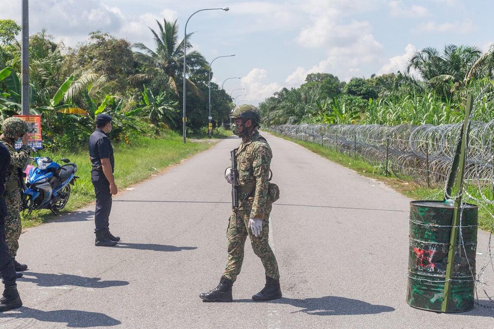 Army and police personnel man a roadblock at a road leading to Taman Langat Utama and Taman Langat Murni in Bukit Changgang June 3, 2020. u00e2u20acu201d Picture by Firdaus Latif 