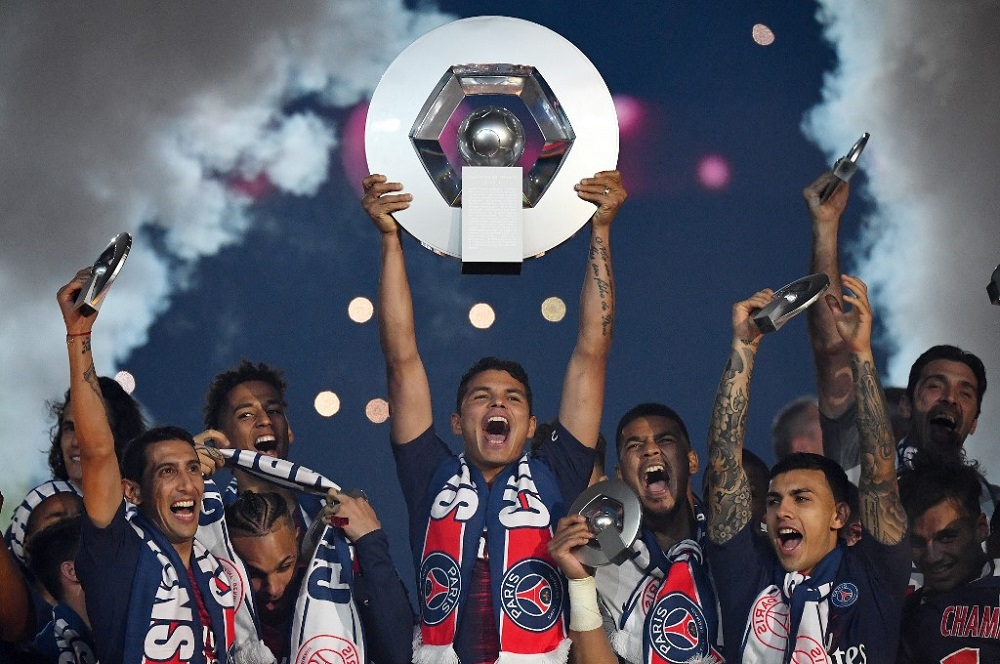 Paris Saint-Germain's Brazilian defender Thiago Silva holds the French L1 winner trophy as he celebrates with team mates at the end of the French Ligue 1 football match against Dijon at the Parc des Princes stadium in Paris May 19, 2019. u00e2u20acu201d AFP pic