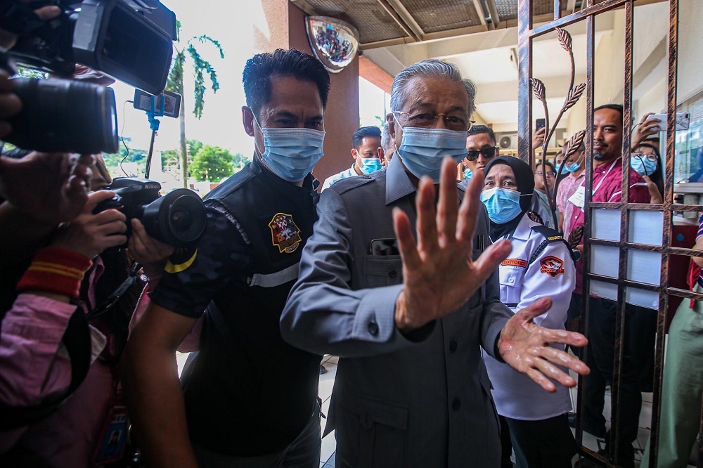 Tun Dr Mahathir Mohamad arrives at PKRu00e2u20acu2122s headquarters in Petaling Jaya on June 9, 2020. u00e2u20acu201d Picture by Hari Anggara