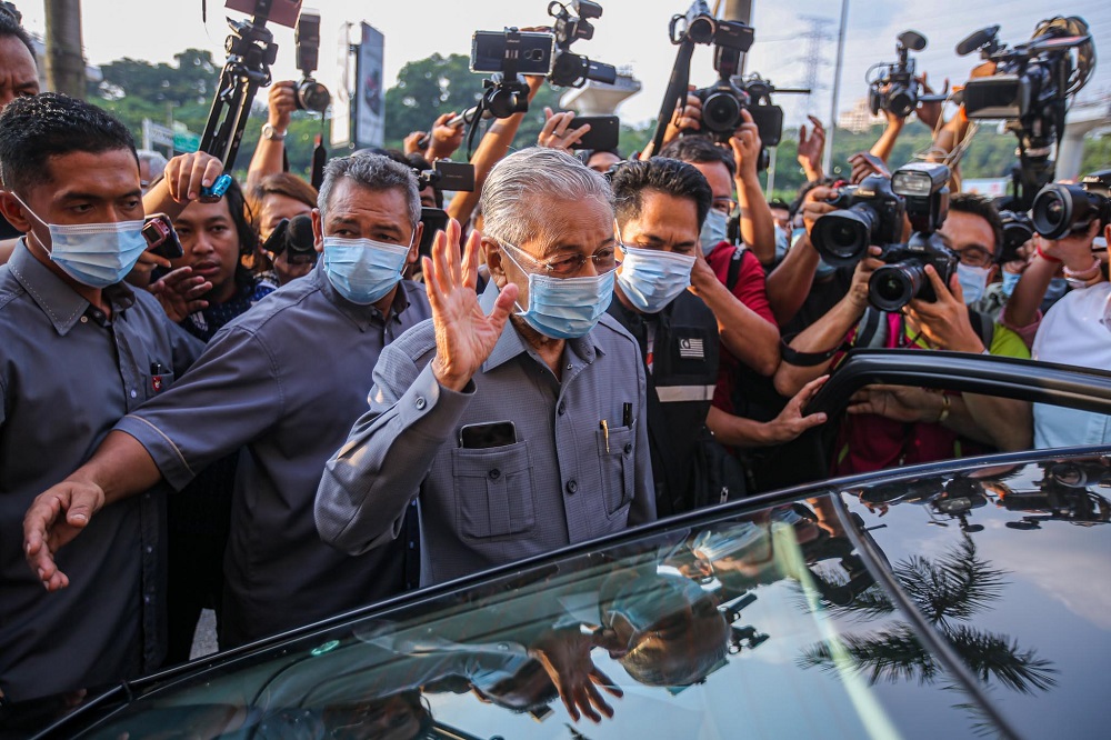 Tun Dr Mahathir Mohamad waves at reporters as he leaves PKR's headquarters following a four-hour meeting with other Pakatan leaders, in Petaling Jaya June 9, 2020. u00e2u20acu201d Picture by Hari Anggara