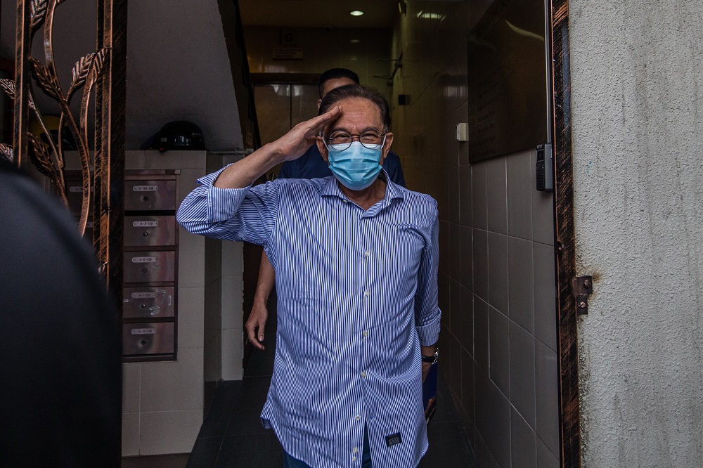 PKR president Datuk Seri Anwar Ibrahim leaves the partyu00e2u20acu2122s headquarters after meeting with other Pakatan Harapan leaders in Petaling Jaya June 12, 2020. u00e2u20acu201d Picture by Firdaus Latif 