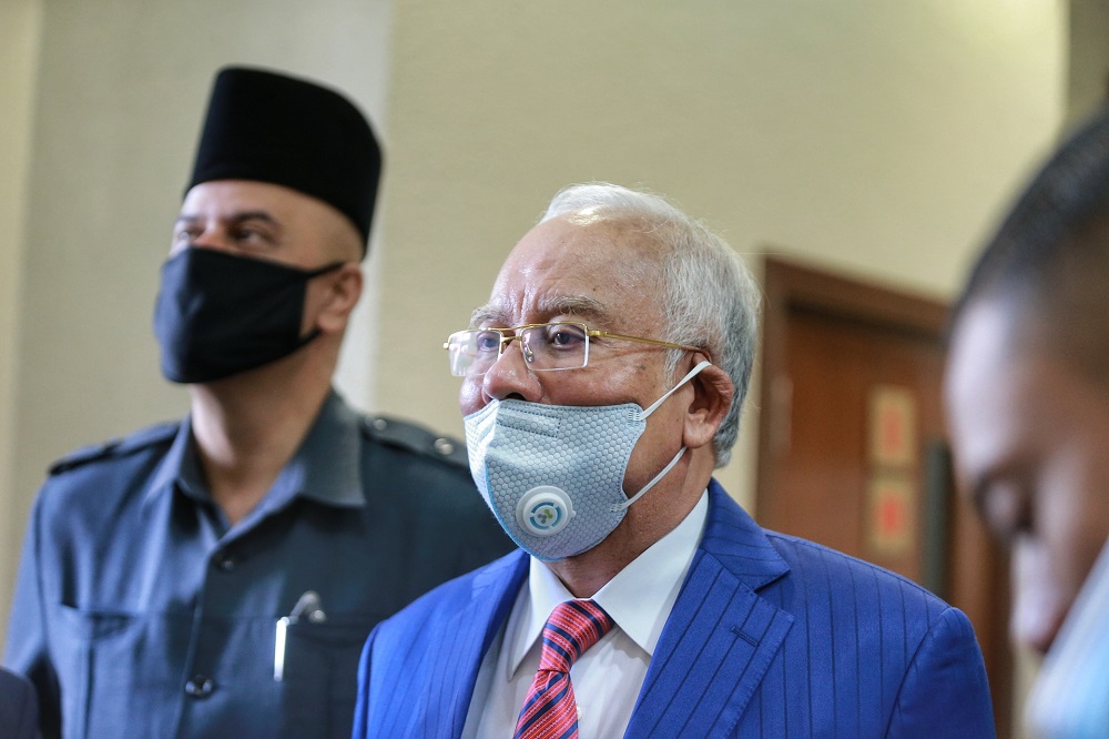 Datuk Seri Najib Razak arrives at the Kuala Lumpur High Court June 15, 2020. u00e2u20acu201d Picture by Ahmad Zamzahuri