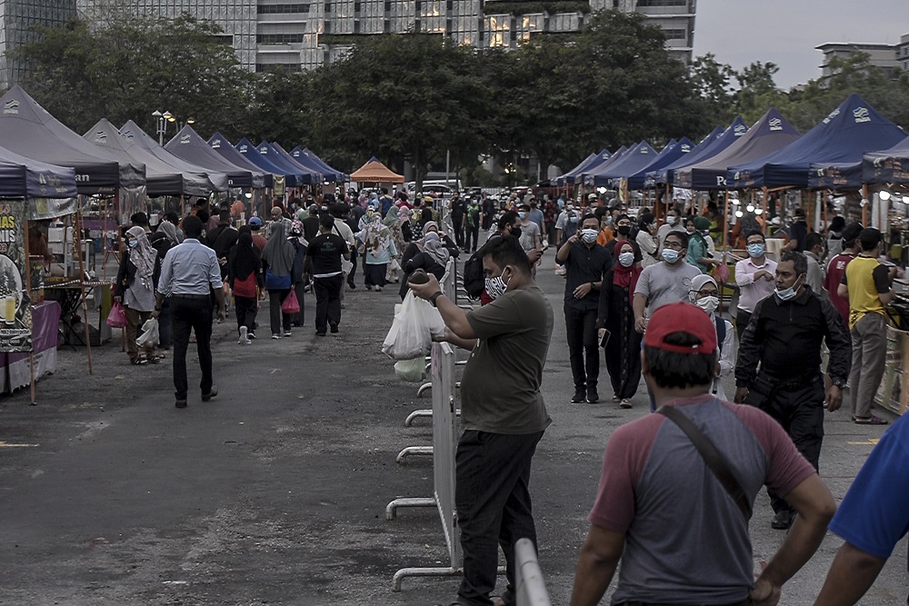 A general view of visitors at the Putrajaya night market June 26, 2020. u00e2u20acu201d Picture by Shafwan Zaidon