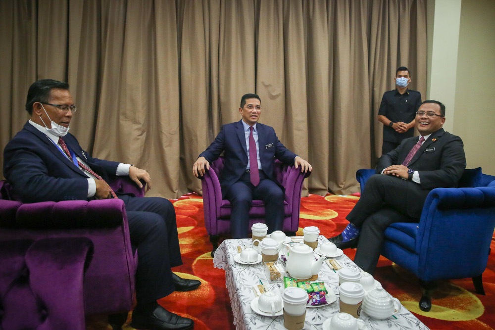 Senior Minister Datuk Seri Mohamed Azmin Ali chairs a meeting attend by Selangor Mentri Besar Datuk Seri Amirudin Shari during the Selangor state action council meeting in Shah Alam June 29, 2020. — Picture by Yusof Mat Isa