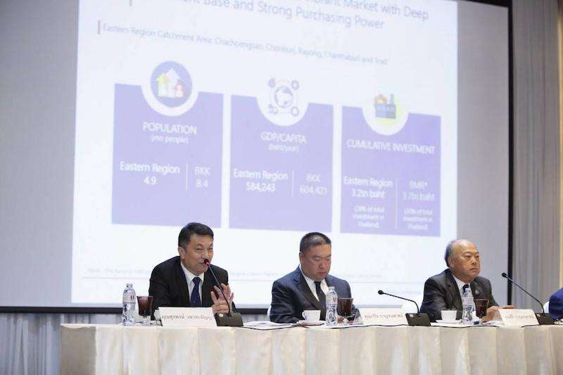 (from left) BTS CEO Surapong Laoha-Unya, BTS executive director Kavin Kanjanapas and BTS chairman Keeree Kanjanapas attend the signing ceremony between BBS Joint Venture and the Thai government in Bangkok June 23, 2020. u00e2u20acu201d Picture courtesy of U-Tapao Int