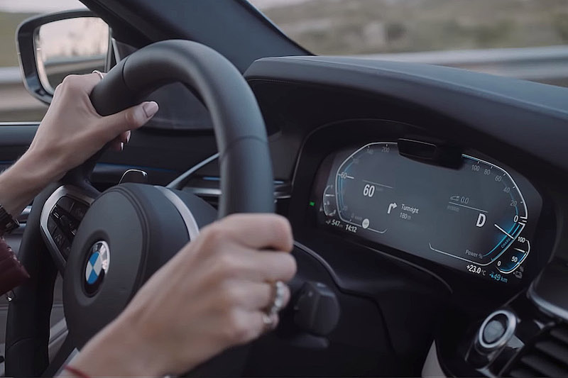 BMW released a video demonstrating how Android Auto works in a G30 530e xDrive. — SoyaCincau pic