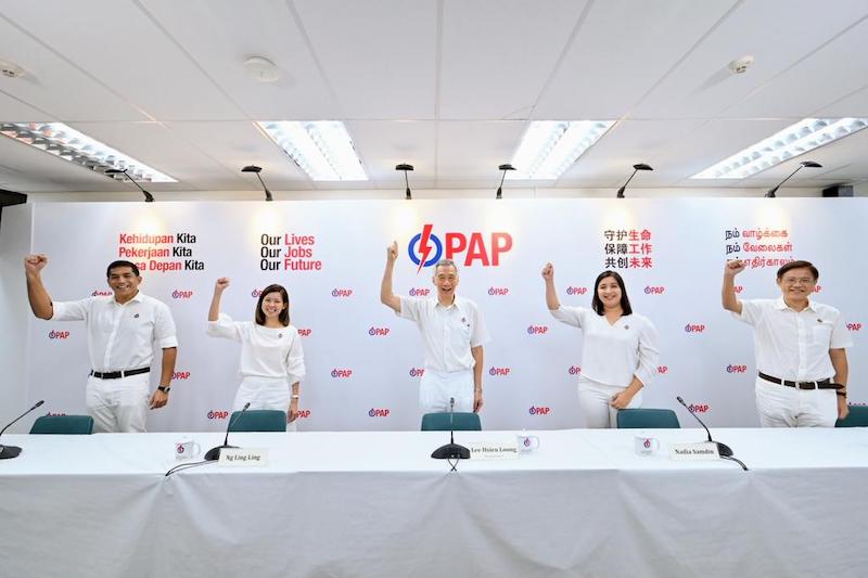 (from left) Darryl David, Ng Ling Ling, Lee Hsien Loong, Nadia Samdin, Gan Thiam Poh. u00e2u20acu201d PAP pic via TODAY 