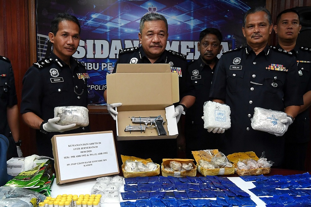Terengganu police chief Datuk Roslee Chik (centre) shows some of the seized firearm and drugs, during a press conference in Kuala Terengganu June 10, 2020. u00e2u20acu201d Bernama pic