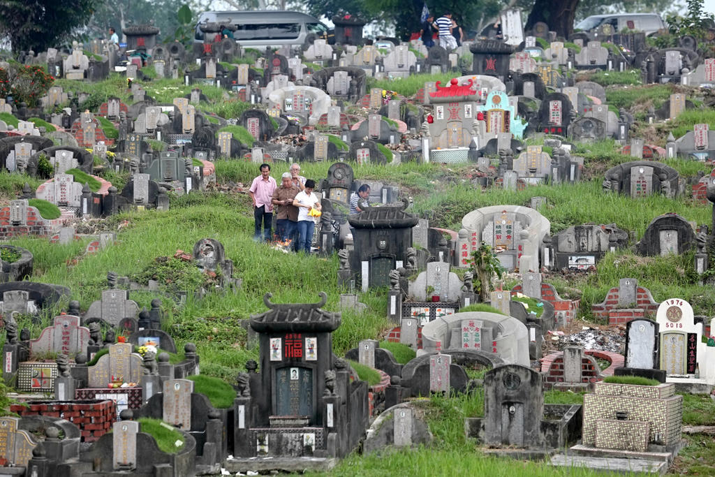 Anticipating a crowd at its facilities during the early part of Phase Two, the NEA said that visitors are advised to not prolong their stay at the cemetery or columbaria, and instead, visit later if possible. u00e2u20acu2022 TODAY pic