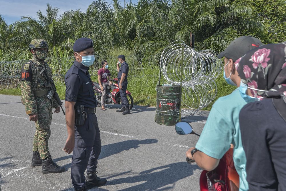 Armed Forces and police personnel man a roadblock in Taman Langat Murni, Kuala Langat June 3, 2020. u00e2u20acu201d Picture by Shafwan Zaidon