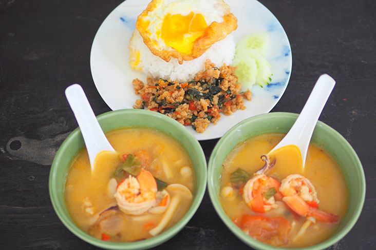 The portion for the 'tom yum' with seafood is generous and can easily feed three people. Pair it with minced chicken, fried egg and a plate of rice