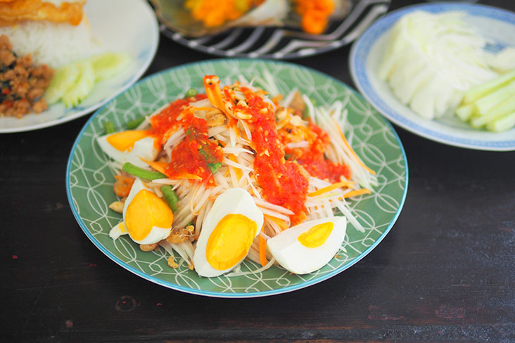 The 'som tam' has a spicy kick with its sauce and you can order different versions with seafood, fermented fish or this one with salted egg