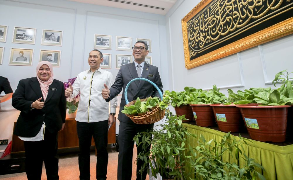 Datuk Seri Ahmad Faizal Azumu (right) poses for a picture after launching the Perak Green Earth Programme at the State Secretariat Building in Ipoh June 25, 2020. u00e2u20acu201d Picture by Farhan Najib