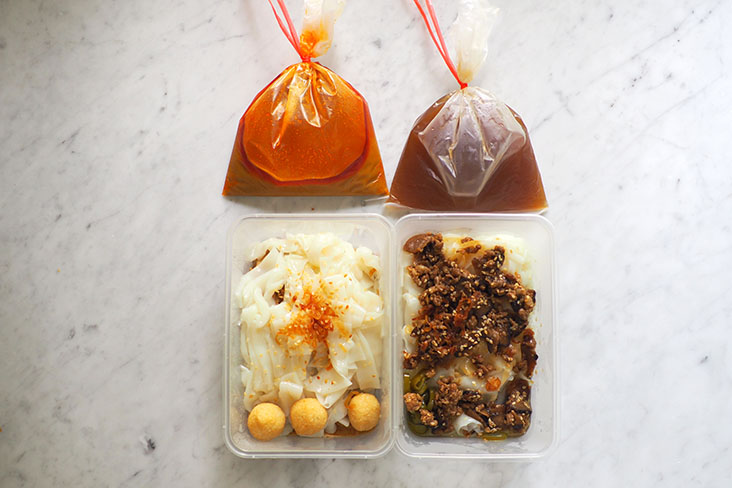 Your 'chee cheong fun' comes packed in plastic boxes and the gravy is placed separately in bags