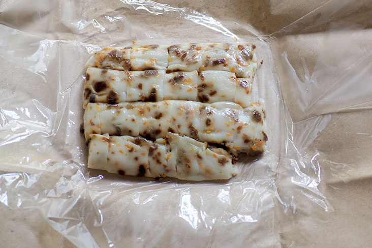 They wrap the Teluk Intan 'chee cheong fun' neatly in plastic and brown paper for the group buy