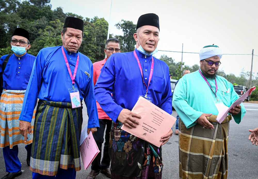 BN's Mohd Sharim Md Zain (centre) arrives at the nomination centre in Pekan June 20, 2020. u00e2u20acu2022 Bernama pic