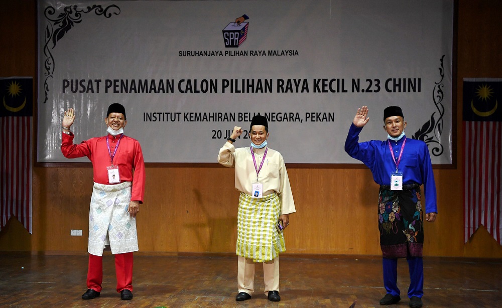 (From left) Independent candidates Tengku Datuk Zainul Hisham Tengku Hussin and Mohd Shukri Ramli, and Barisan Nasionalu00e2u20acu2122s Mohd Sharim Md Zain at the nomination centre in Pekan June 20, 2020. u00e2u20acu2022 Bernama pic