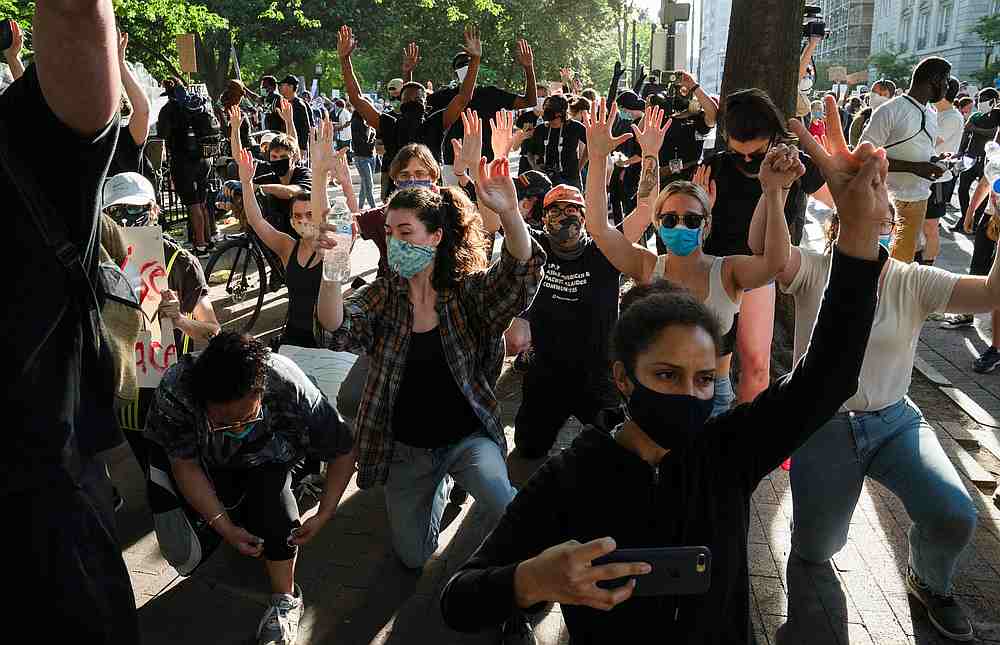 Protestors kneel minutes before riot police rushed them President Donald Trump to be able to walk through to the front of St John's Episcopal Church, near the White House, in WashingtonJune 1, 2020. u00e2u20acu201d Reuters pic