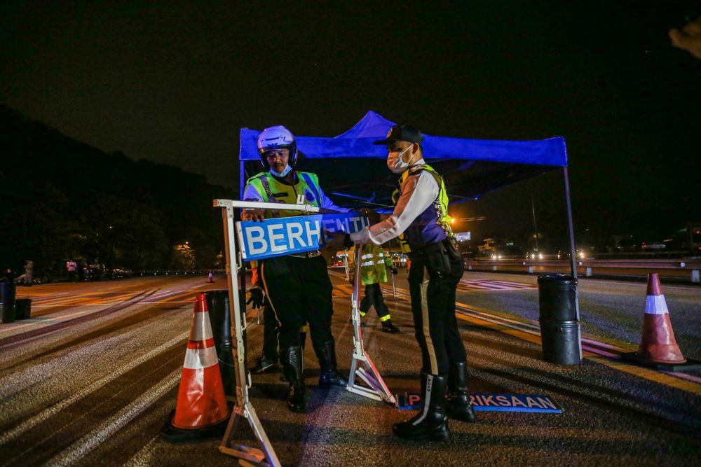 Traffic police personnel dismantle the roadblock camp at the Gombak Toll Plaza during the last day of the conditional movement control order on June 9, 2020. u00e2u20acu201d Picture by Hari Anggara