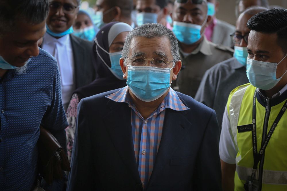 Tan Sri Mohd Isa Abdul Samad arrives at the Kuala Lumpur High Court June 16, 2020. u00e2u20acu201d Picture by Yusof Mat Isa