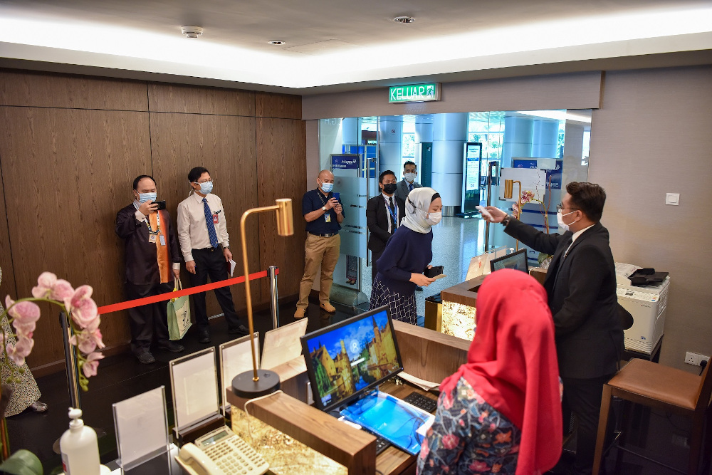 Representatives from Malaysia Airlines and Ministry of Health of Malaysia (MOH) at the first inspection of Malaysia Airlinesu00e2u20acu2122 Domestic Golden Lounge in KL International Airport June 26, 2020. u00e2u20acu201d Picture courtesy of Malaysia Airlines Berhad