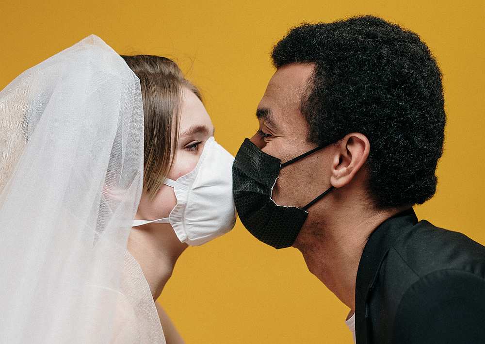 Couples are advised to wear a mask and avoid kissing while having sex during the Covid-19 pandemic. u00e2u20acu201d Pexels.com pic