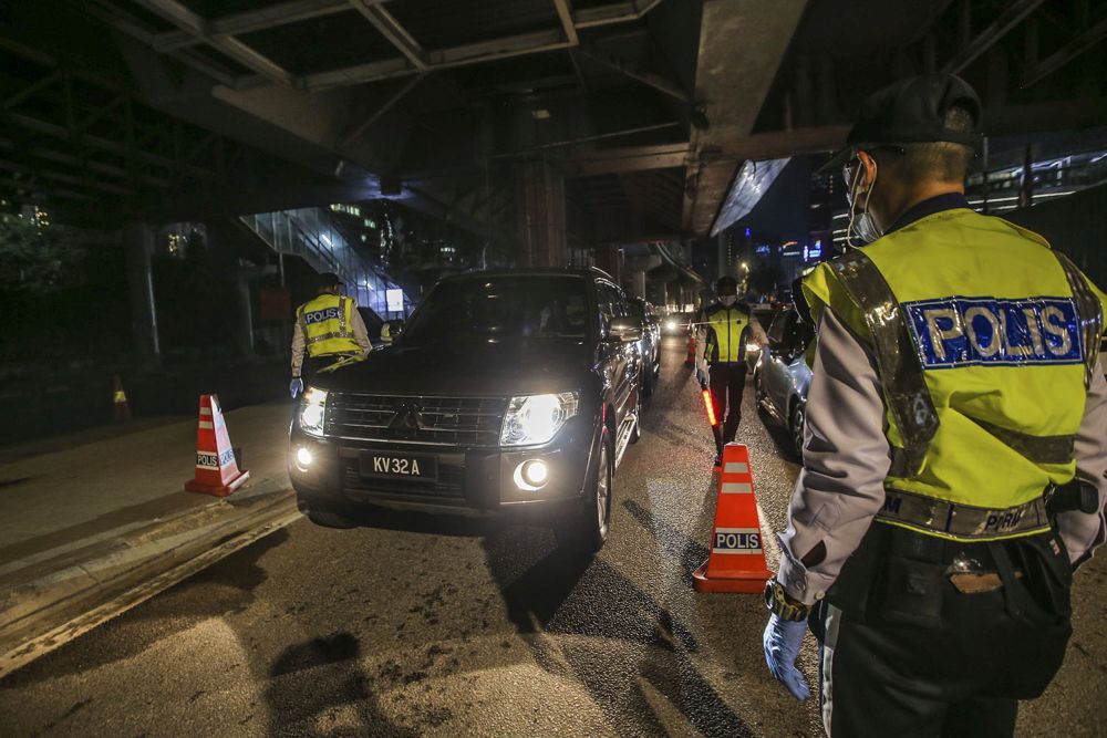Police personnel man a roadblock on Jalan Hang Tuah in Kuala Lumpur June 3, 2020. u00e2u20acu201d Picture by Hari Anggara 