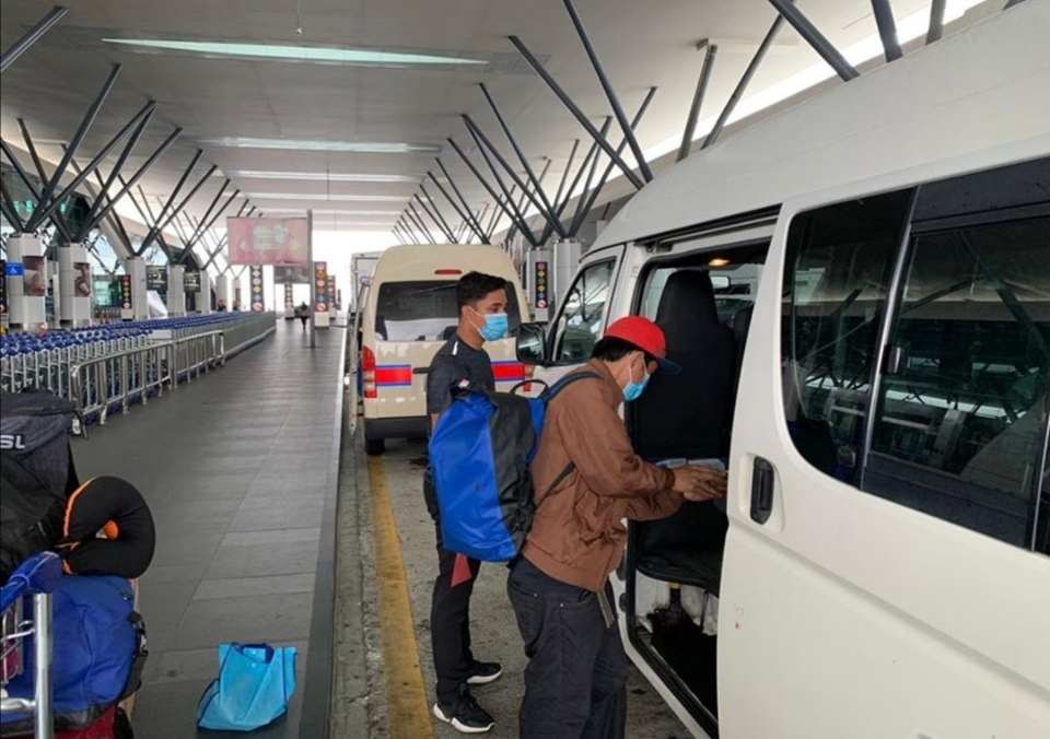 The Sarawakian man arrived at KLIA for his 5pm flight back to Sarawak thanks to the help of Kuan and his team. u00e2u20acu201d Picture via Facebook/ Kuan Chee Heng
