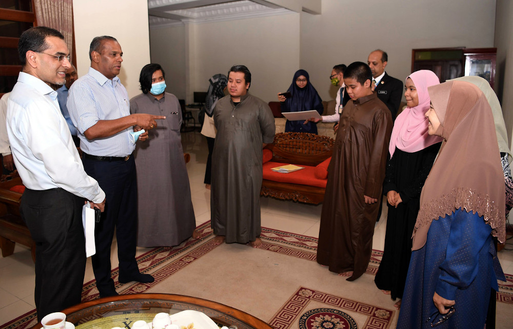 Socso chief executive officer Datuk Seri Mohammed Azman Aziz Mohammed (left) and Human Resources Minister Datuk Seri M. Saravanan at a presentation of Socso Invalidity Scheme benefits in Shah Alam, June 16, 2020. u00e2u20acu201d Bernama pic