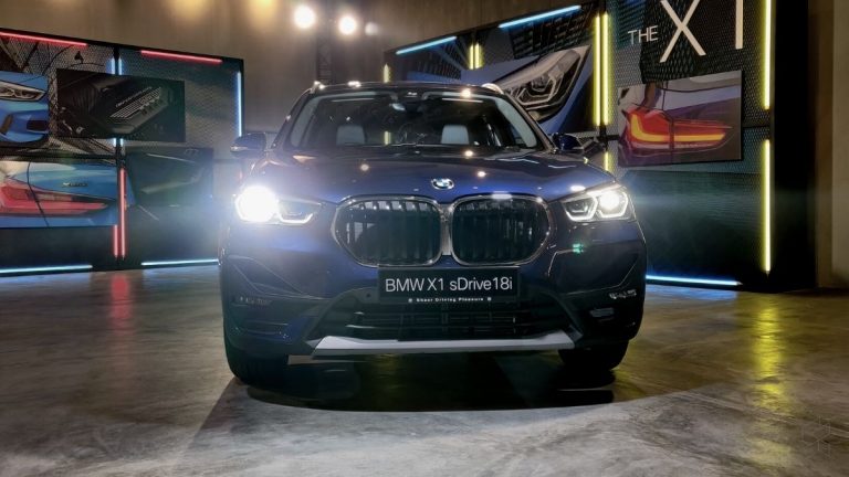 BMW says that the new BMW M135i xDrive is the u00e2u20acu02dcsporting flagshipu00e2u20acu2122 of the third-gen BMW 1 Series range, calling it the benchmark for hot-hatches at the present. u00e2u20acu2022 Picture via SoyaCincau