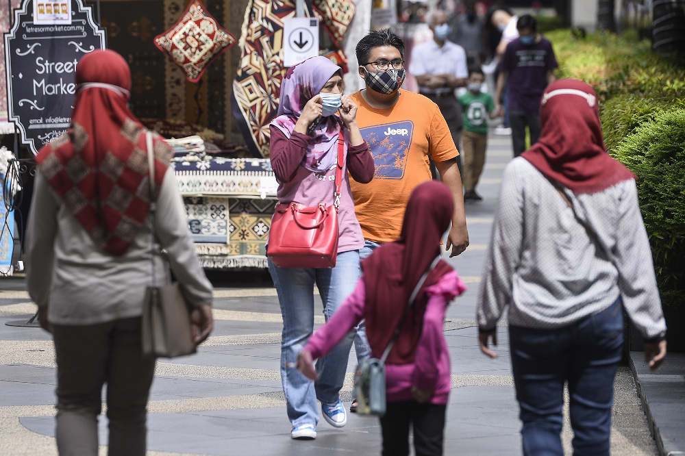 People wearing face masks July 11, 2020. u00e2u20acu201d Picture by Miera Zulyana