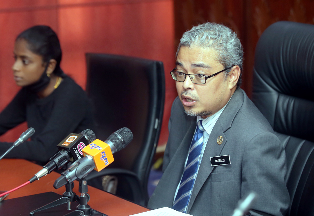 Ipoh mayor Datuk Rumaizi Baharin @ Md Daud said S. Pavithra was chosen as Ipoh’s icon as her hometown was in Buntong, Ipoh. — Picture by Farhan Najib 