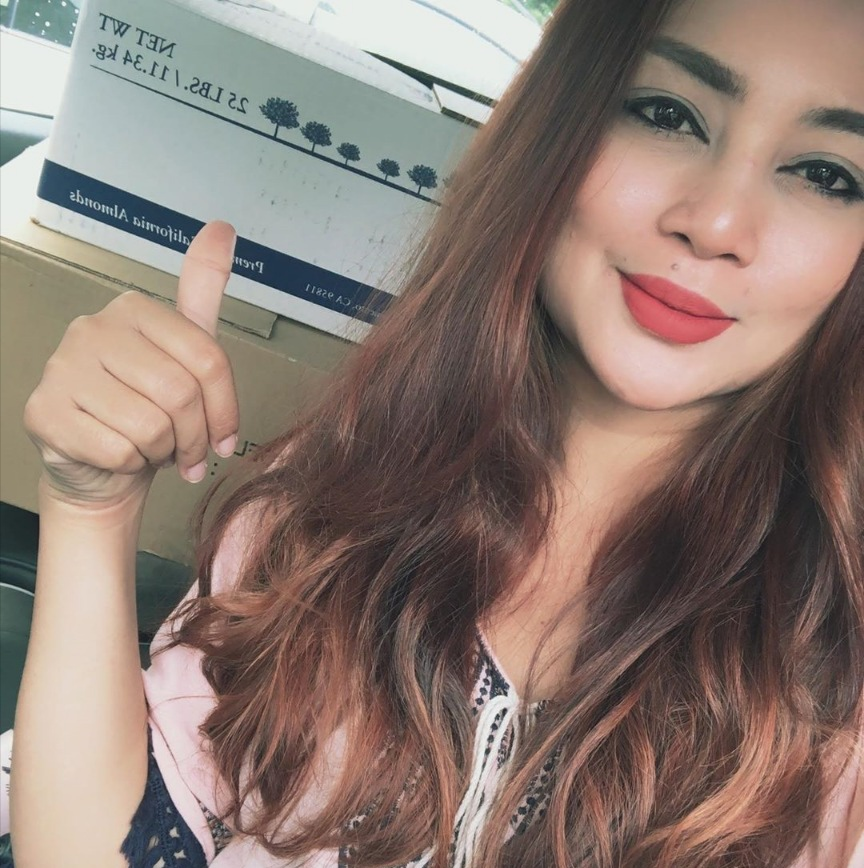 Nurul Sharmiza Razali was a former air stewardess, with her last company being AirAsia before she decided to quit three years ago. — Photo via Instagram/ flyingmizz_cakedesigner