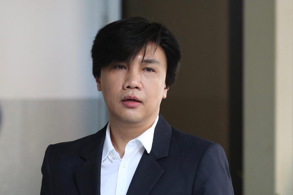 Lawyer Samuel Seow outside the former State Courts in July last year. u00e2u20acu201d TODAY pic