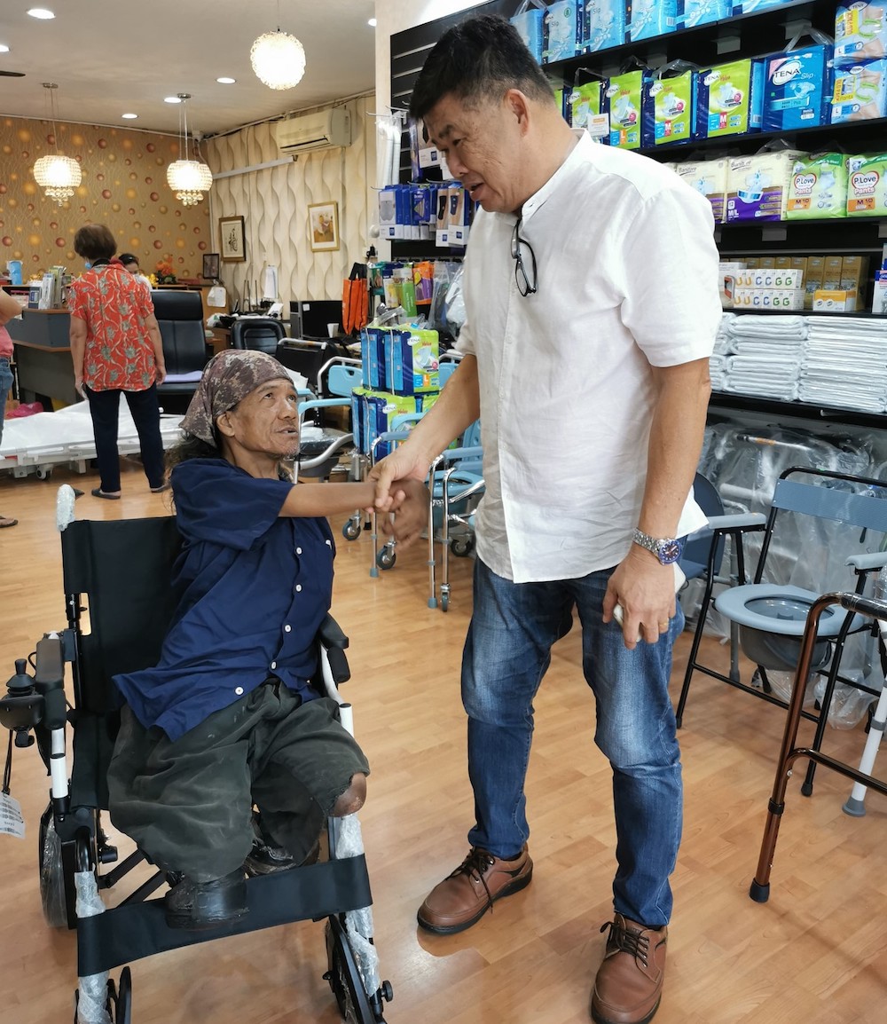 Kuan met Daud on his birthday to announce that a motorised chair would be presented to him last Sunday. u00e2u20acu201d Picture via Facebook/AmbulanceUncleKentang