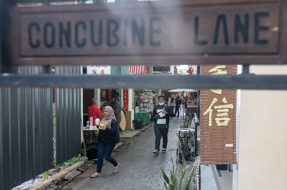 Domestic tourists visit Ipoh’s Concubine Lane. After months of lockdown due to the Covid-19 pandemic, Ipoh Town is gradually returning to its lively bustling atmosphere as tourist spots attract domestic tourists. — Picture by Farhan Najib