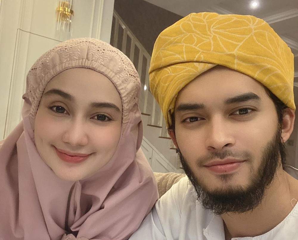 Celebrity celebrity couple Aeril Zafrel and Wawa Zainal will build a RM1.2 million mosque using the proceeds from their latest product. u00e2u20acu201d Picture via Instagram/Aeril Zafrel 