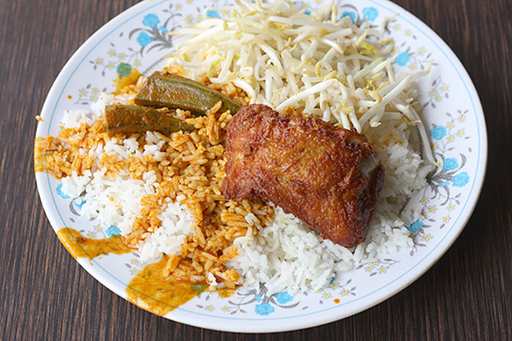 Bangsar Fish Head Corner is famous for its value-for-money lunch of rice, curry, vegetables and fried chicken. – Picture from Malay Mail archives