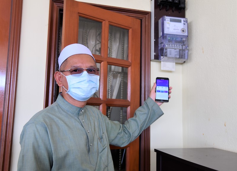 Abdul Rasid Bakar showing his smart meter and how electricity consumption has increased especially during the MCO. u00e2u20acu201d Picture via TNB