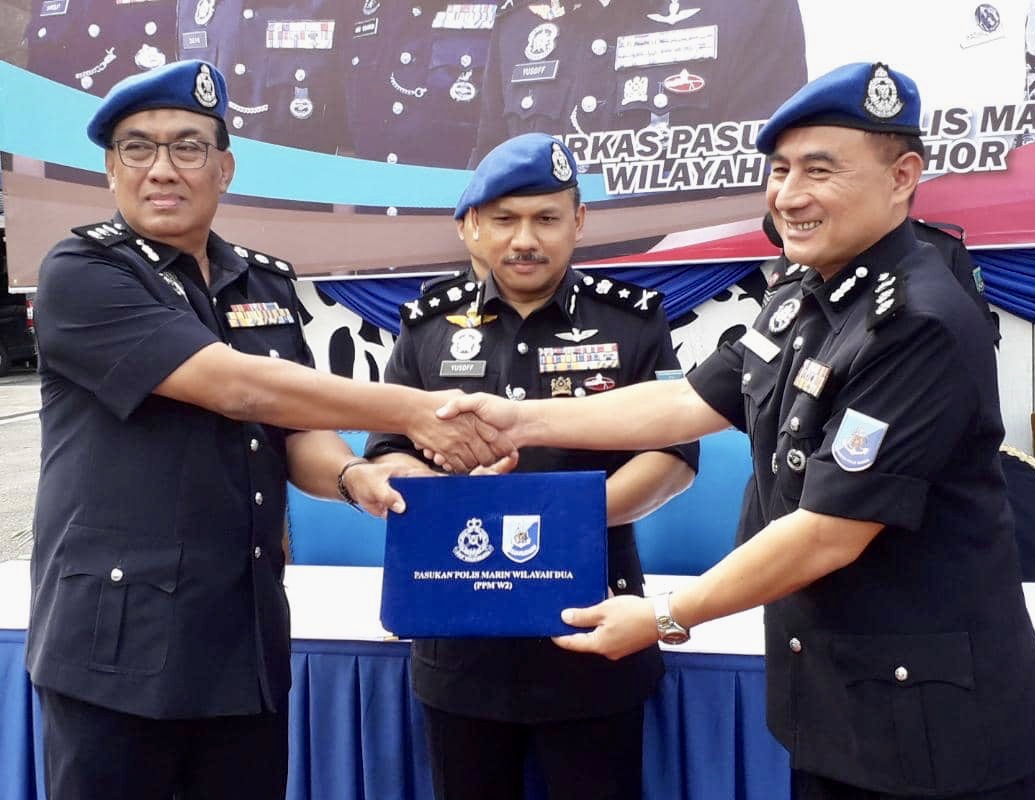 Mohd Yusoff (centre) said the new MSSS, with the assistance of aerial drones and patrol boats, will help in monitoring the waters and coastal areas from Langkawi in Kedah to Pengkalan Kubur in Kelantan. u00e2u20acu201d Picture by Ben Tan
