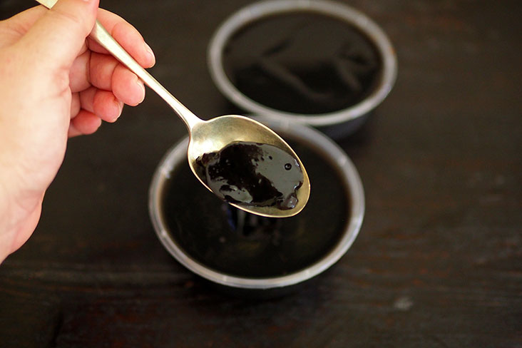 Cool down with the herbal jelly or 'guilinggao' after your crab meal