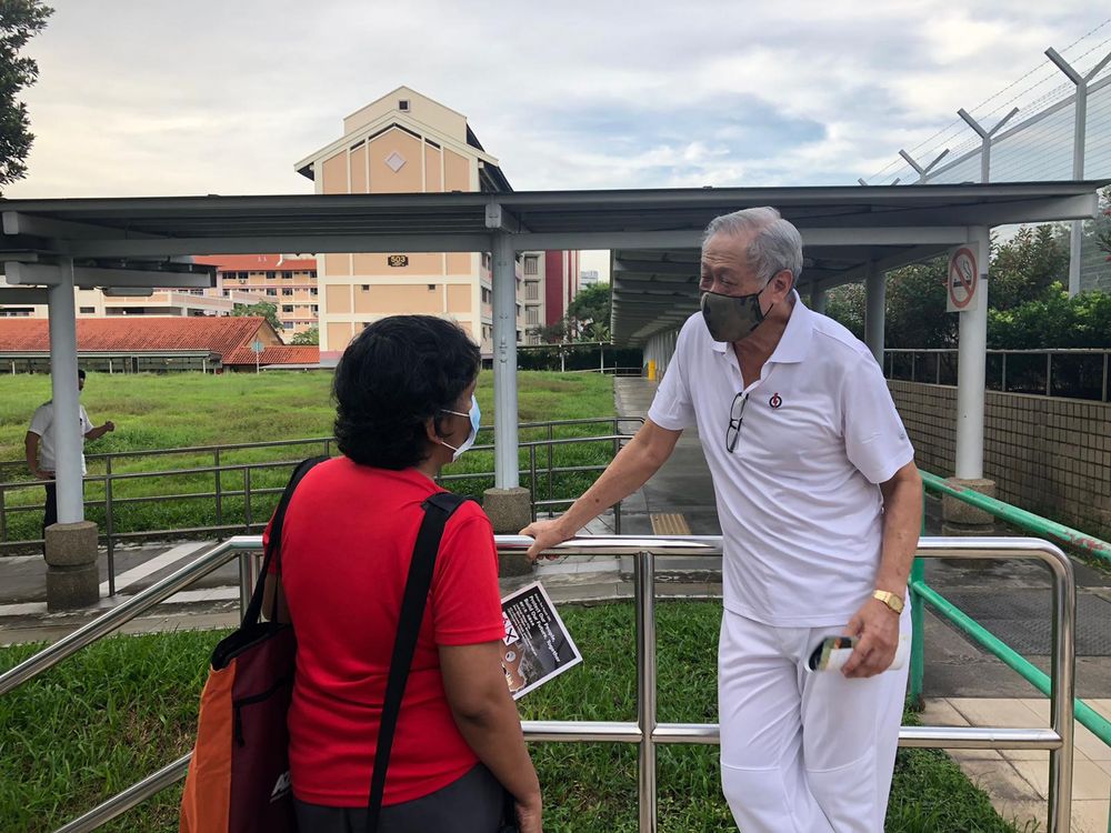 PAP’s Ng Eng Hen speaking with a Bishan resident near Junction 8, July 1, 2020. — Picture by Justin Ong/TODAY