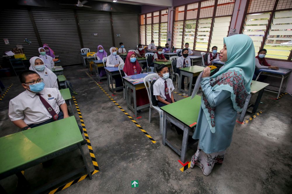 Sekolah Kebangsaan Jelapang students in Years Five and Six on their first day back at school in Ipoh July 15, 2020. u00e2u20acu201d Picture by Farhan Najib