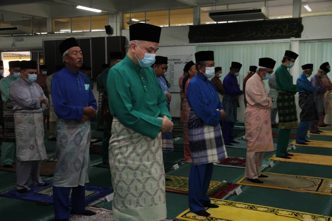 Peraku00e2u20acu2122s Sultan Nazrin Muizzuddin Shah performs Aidiladha prayers at Masjid Saidina Abu Bakar As Siddiq Briged Utara in Ulu Kinta July 31, 2020. u00e2u20acu201d Picture via Twitter