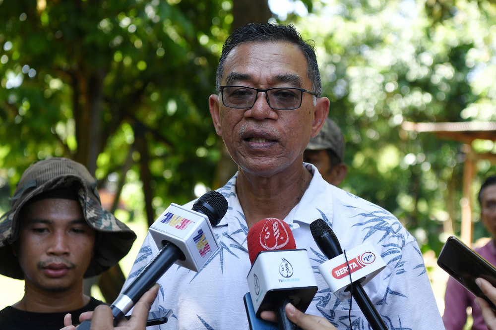Datuk Rosol Wahid speaks to the media after the Walkabout Price Monitoring Programme at the Historic Melaka City Council Public Market in Melaka July 12, 2020. u00e2u20acu201d Bernama pic