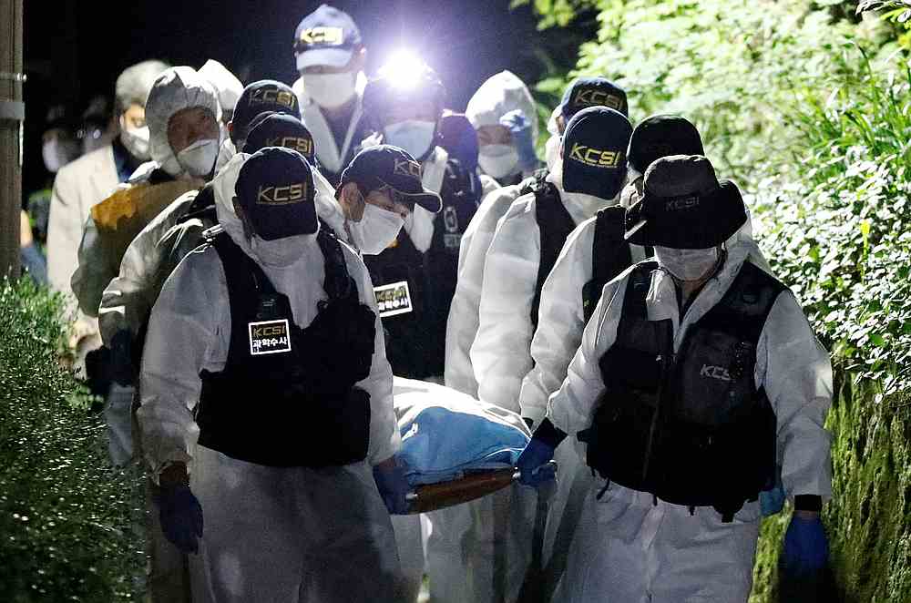 Police officers carry the body of Seoul Mayor Park Won-soon, which was found during a search operation in Seoul, South Korea, July 10, 2020. u00e2u20acu201d Reuters pic