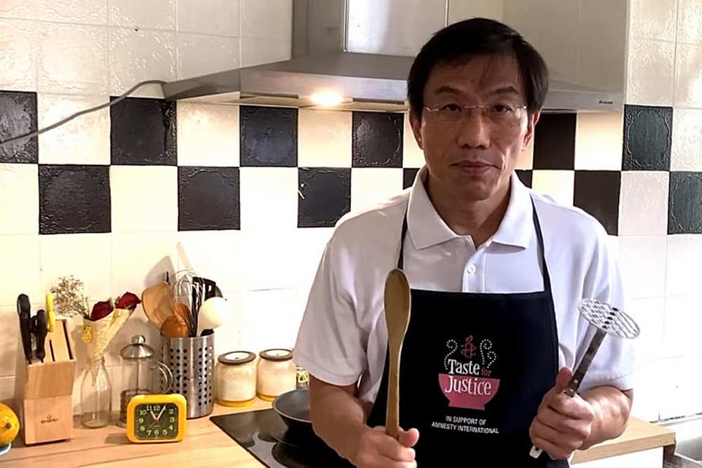 SDP chief Chee Soon Juan appearing in a video on his Facebook page promoting his S$100 'Chee-sy' mashed potatoes to raise money for the party. u00e2u20acu201d Picture courtesy of Facebook/ Chee Soon Juan via TODAY